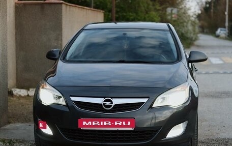 Opel Astra J, 2011 год, 800 000 рублей, 2 фотография