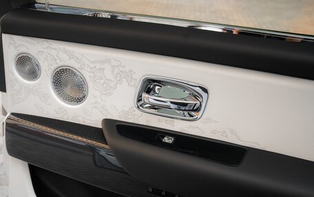 Rolls-Royce Cullinan, 2026 год, 75 000 000 рублей, 7 фотография