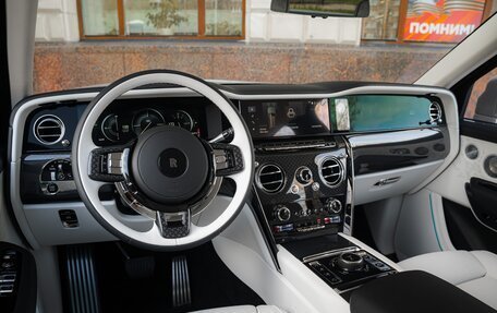 Rolls-Royce Cullinan, 2026 год, 75 000 000 рублей, 26 фотография