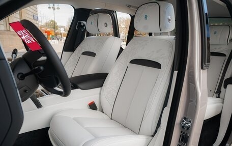 Rolls-Royce Cullinan, 2026 год, 75 000 000 рублей, 22 фотография