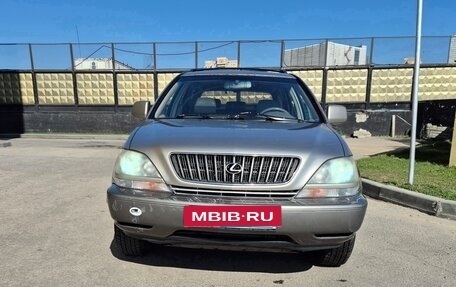 Lexus RX IV рестайлинг, 2000 год, 990 000 рублей, 2 фотография