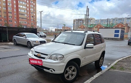 Chevrolet Niva I рестайлинг, 2015 год, 570 000 рублей, 3 фотография