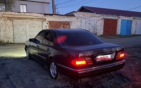 Mercedes-Benz E-Класс, 1998 год, 350 000 рублей, 5 фотография