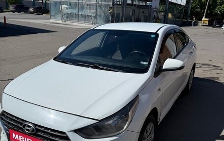 Hyundai Solaris II рестайлинг, 2018 год, 635 000 рублей, 1 фотография