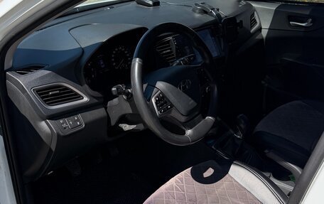 Hyundai Solaris II рестайлинг, 2018 год, 1 500 000 рублей, 3 фотография