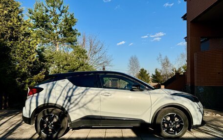 Toyota C-HR I рестайлинг, 2021 год, 3 300 000 рублей, 4 фотография