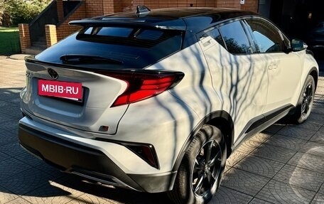 Toyota C-HR I рестайлинг, 2021 год, 3 300 000 рублей, 5 фотография