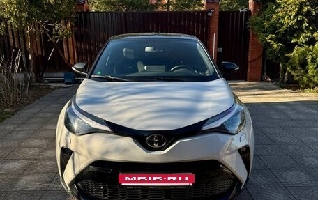 Toyota C-HR I рестайлинг, 2021 год, 3 300 000 рублей, 2 фотография