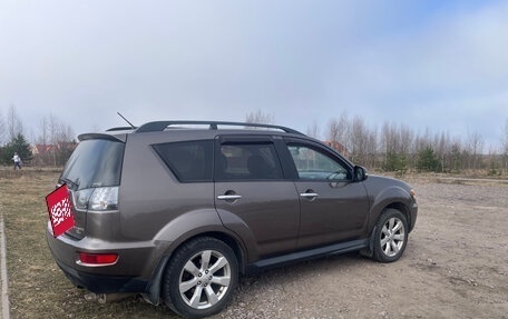 Mitsubishi Outlander III рестайлинг 3, 2011 год, 1 000 000 рублей, 8 фотография