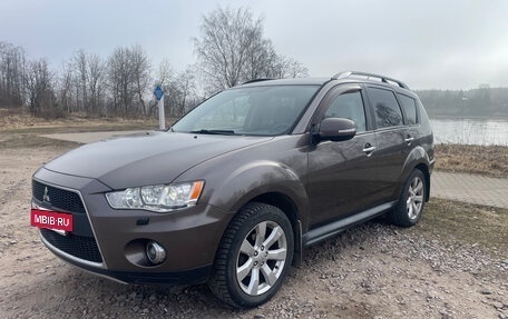 Mitsubishi Outlander III рестайлинг 3, 2011 год, 1 000 000 рублей, 14 фотография