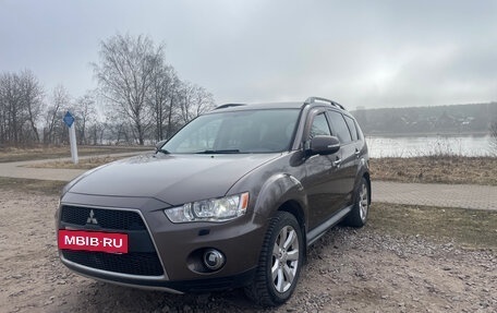 Mitsubishi Outlander III рестайлинг 3, 2011 год, 1 000 000 рублей, 13 фотография