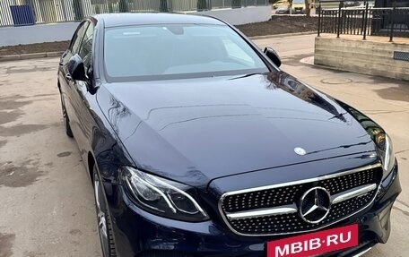Mercedes-Benz E-Класс, 2019 год, 3 600 000 рублей, 4 фотография