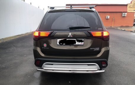 Mitsubishi Outlander III рестайлинг 3, 2019 год, 2 099 999 рублей, 5 фотография
