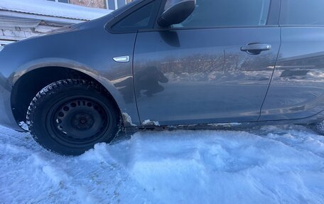 Opel Astra J, 2011 год, 499 999 рублей, 3 фотография