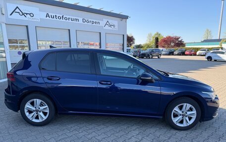 Volkswagen Golf VIII, 2023 год, 2 817 000 рублей, 3 фотография