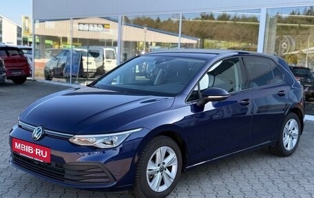 Volkswagen Golf VIII, 2023 год, 2 817 000 рублей, 2 фотография