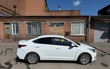 Hyundai Solaris II рестайлинг, 2018 год, 635 000 рублей, 3 фотография