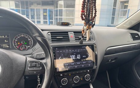 Volkswagen Jetta VI, 2013 год, 1 370 000 рублей, 2 фотография