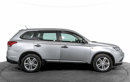 Mitsubishi Outlander III рестайлинг 3, 2016 год, 1 830 000 рублей, 4 фотография