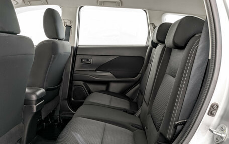Mitsubishi Outlander III рестайлинг 3, 2016 год, 1 830 000 рублей, 12 фотография
