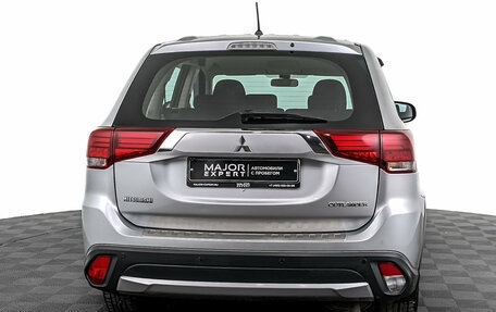 Mitsubishi Outlander III рестайлинг 3, 2016 год, 1 830 000 рублей, 6 фотография
