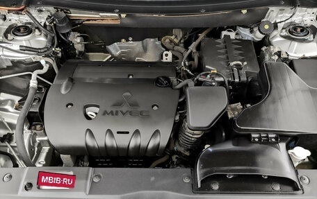 Mitsubishi Outlander III рестайлинг 3, 2016 год, 1 830 000 рублей, 9 фотография