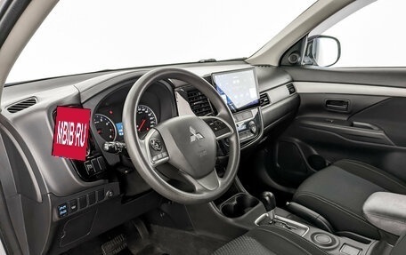 Mitsubishi Outlander III рестайлинг 3, 2016 год, 1 830 000 рублей, 16 фотография