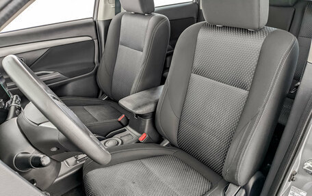 Mitsubishi Outlander III рестайлинг 3, 2016 год, 1 830 000 рублей, 20 фотография