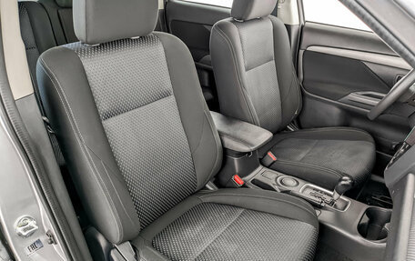 Mitsubishi Outlander III рестайлинг 3, 2016 год, 1 830 000 рублей, 23 фотография