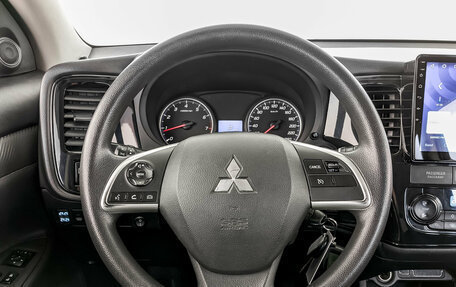 Mitsubishi Outlander III рестайлинг 3, 2016 год, 1 830 000 рублей, 21 фотография