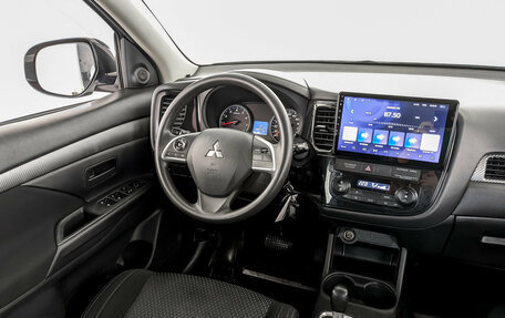Mitsubishi Outlander III рестайлинг 3, 2016 год, 1 830 000 рублей, 25 фотография
