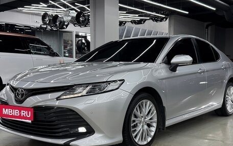 Toyota Camry, 2021 год, 2 950 000 рублей, 2 фотография