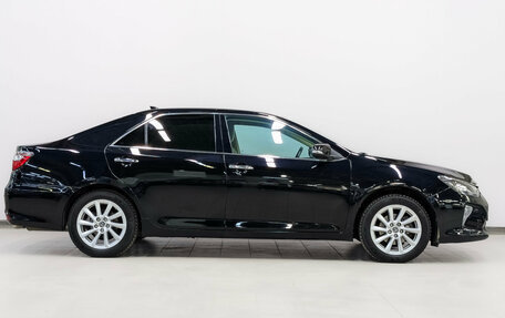 Toyota Camry, 2017 год, 2 320 000 рублей, 4 фотография