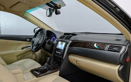 Toyota Camry, 2017 год, 2 320 000 рублей, 13 фотография