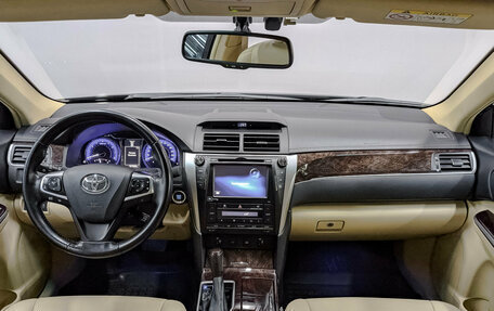 Toyota Camry, 2017 год, 2 320 000 рублей, 14 фотография