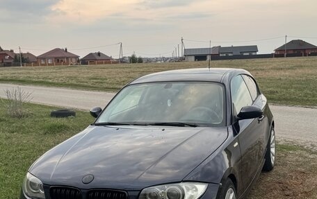 BMW 1 серия, 2007 год, 700 000 рублей, 1 фотография