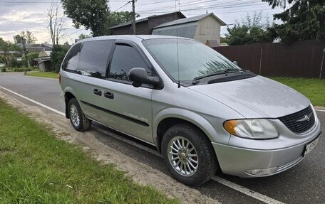 Chrysler Voyager IV, 2001 год, 670 000 рублей, 2 фотография