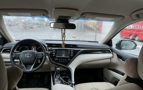 Toyota Camry, 2017 год, 2 050 000 рублей, 4 фотография