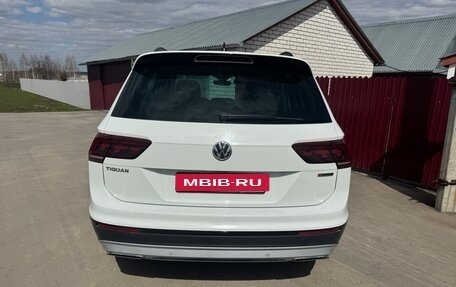 Volkswagen Tiguan II, 2019 год, 3 130 000 рублей, 2 фотография