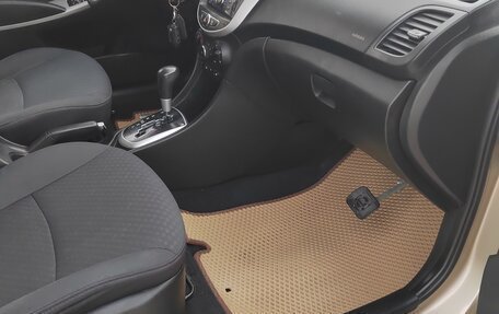 Hyundai Solaris II рестайлинг, 2013 год, 750 000 рублей, 10 фотография