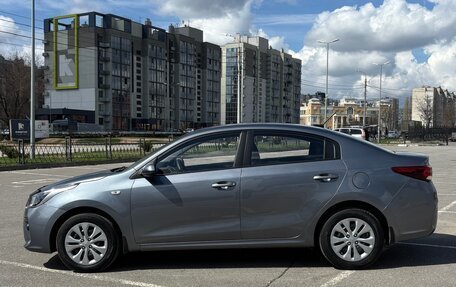KIA Rio IV, 2018 год, 1 300 000 рублей, 3 фотография