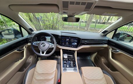 Volkswagen Touareg III, 2018 год, 4 150 000 рублей, 6 фотография