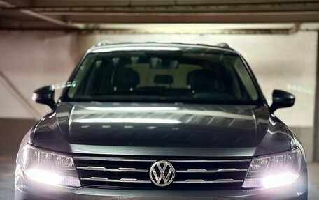 Volkswagen Tiguan II, 2017 год, 2 199 000 рублей, 3 фотография