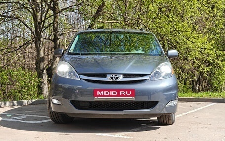 Toyota Sienna II рестайлинг, 2007 год, 1 750 000 рублей, 2 фотография