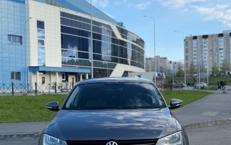 Volkswagen Jetta VI, 2013 год, 995 000 рублей, 2 фотография