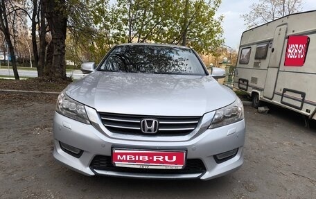Honda Accord IX рестайлинг, 2013 год, 1 550 000 рублей, 1 фотография