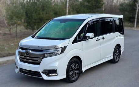 Honda Stepwgn IV, 2018 год, 1 800 000 рублей, 2 фотография