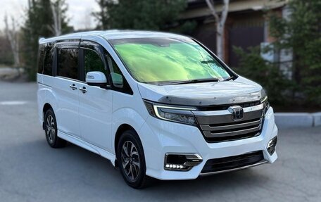 Honda Stepwgn IV, 2018 год, 1 800 000 рублей, 3 фотография