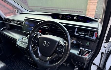 Honda Stepwgn IV, 2018 год, 1 800 000 рублей, 14 фотография