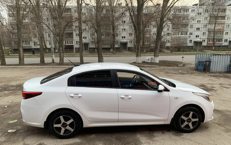 KIA Rio IV, 2017 год, 1 390 000 рублей, 6 фотография